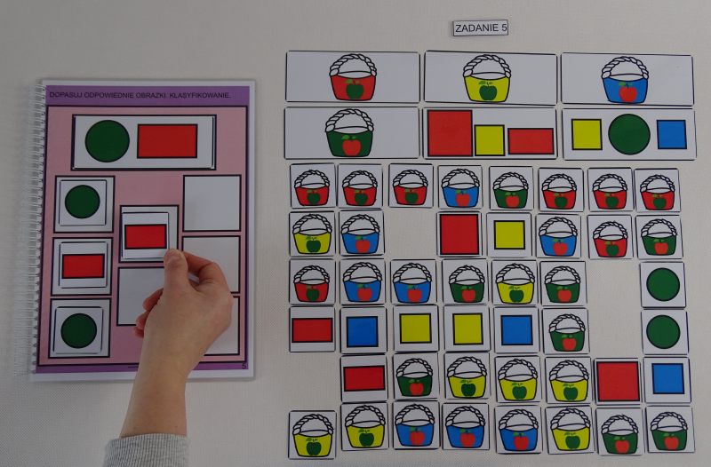 BAWIĘ SIĘ, UCZĘ, POZNAJĘ ŚWIAT CZ.1 z rzepem Tytuł BAWIĘ SIĘ, UCZĘ, POZNAJĘ ŚWIAT CZ.1