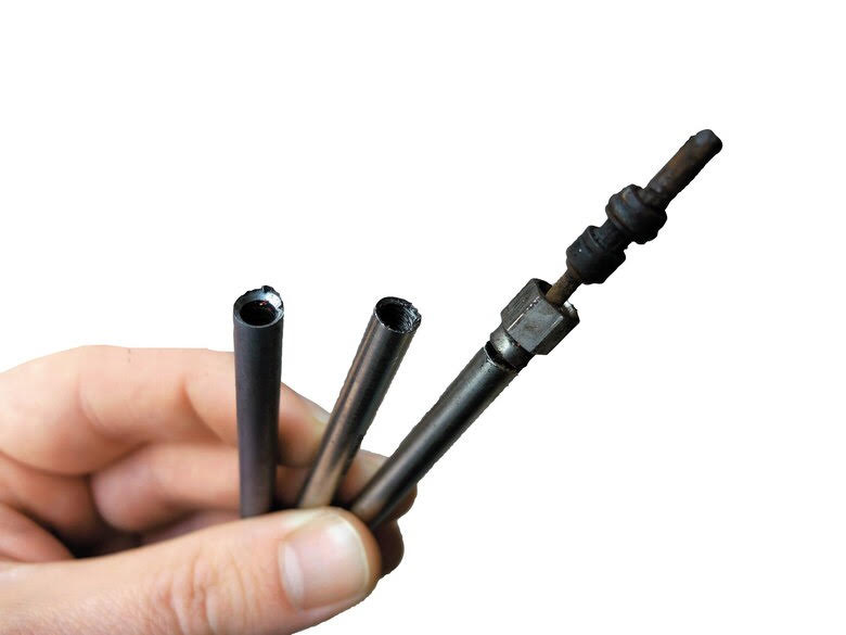 WYKRĘCANIE URWANYCH ŚWIECA ŻAROWA TOYOTA 1.4 2.0 2