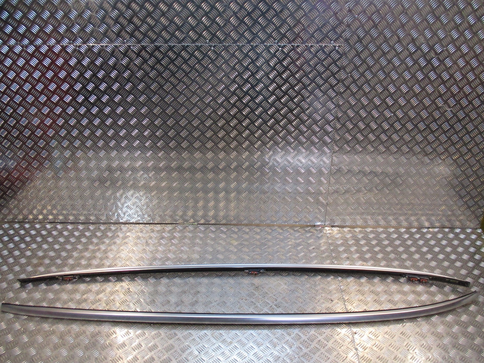 E W213 RELINGI A2138900393 A2138900493 MERCEDES Producent części Mercedes-Benz OE