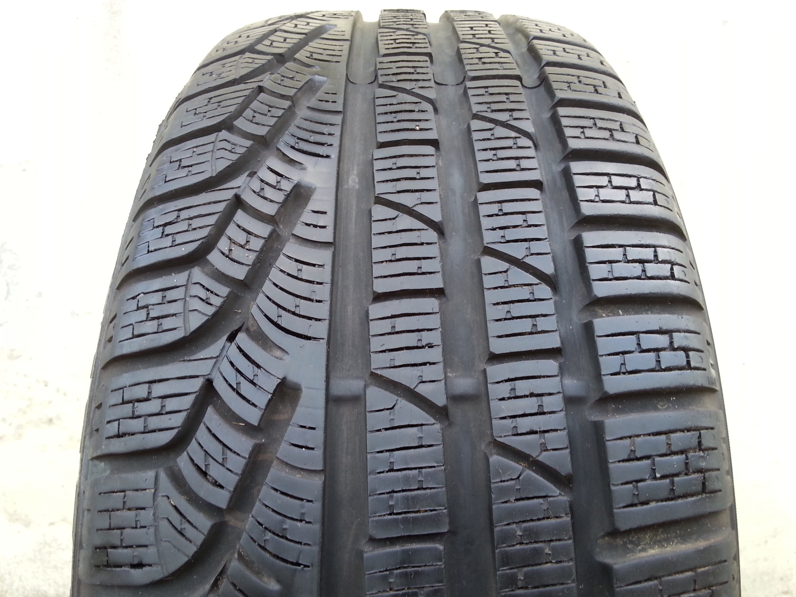 OPONA PIRELLI 215 55 16 SOTTOZERO WINTER 210