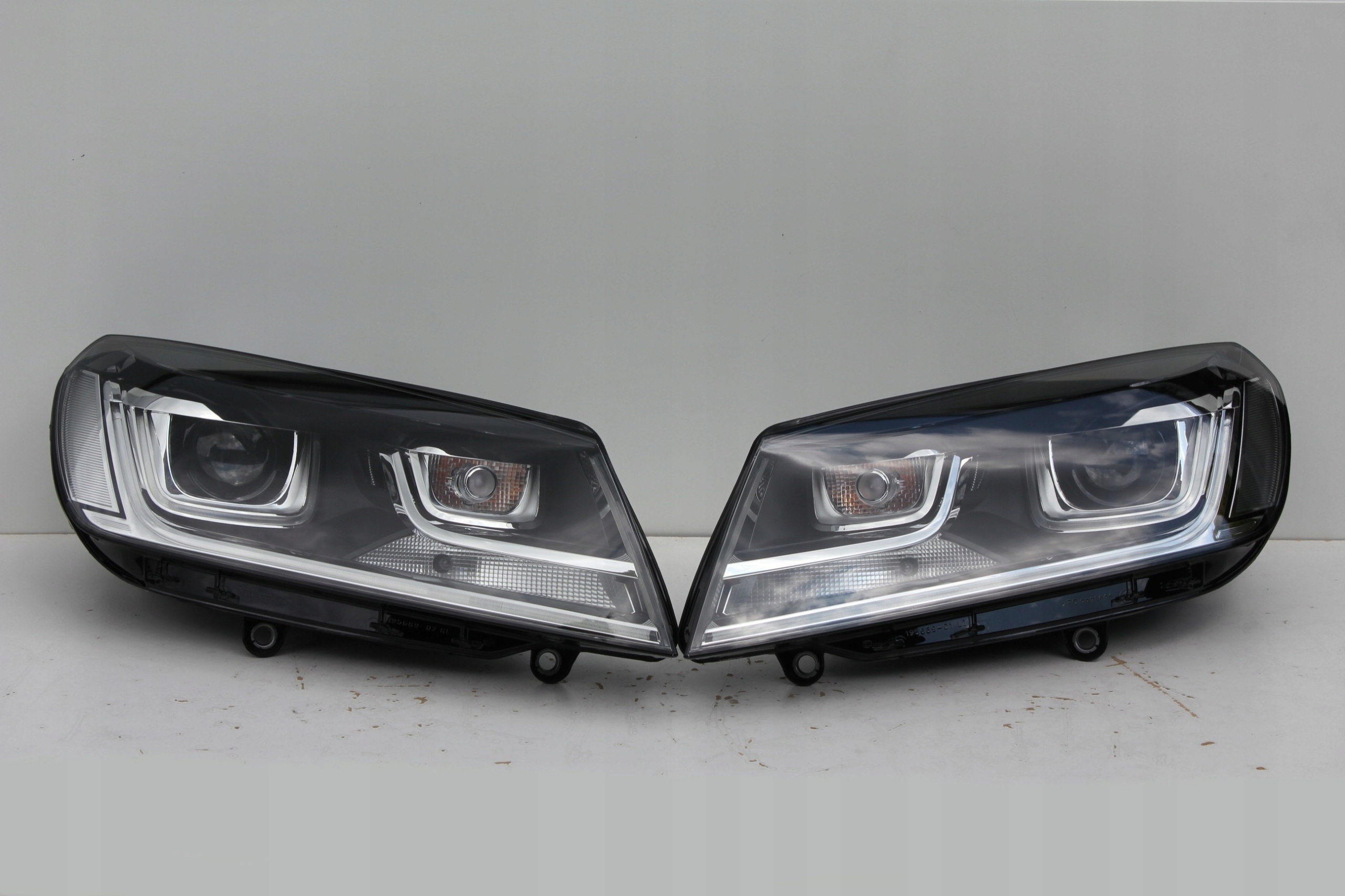 Reflektor Lampa Vw Touareg II Lift 7P1941033A/034A Regulacja wysokości elektryczna