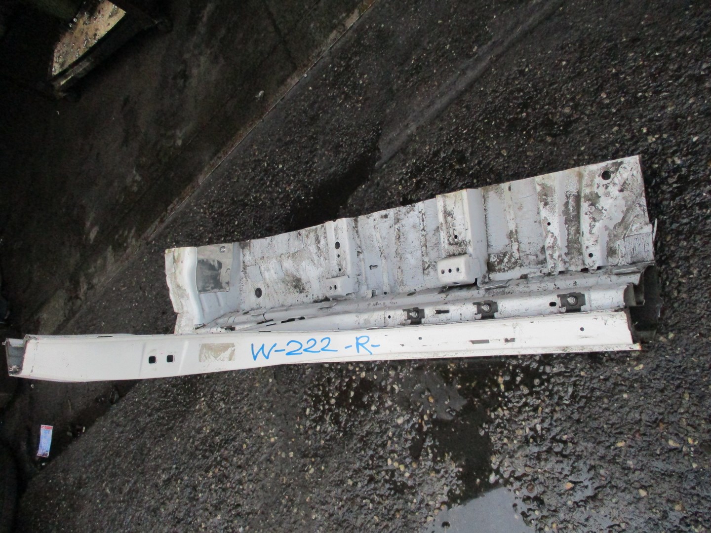 SLUPEK SRODKOWY PRAWY MERCEDES S KLASA 222 3,5CDI Producent części Inny