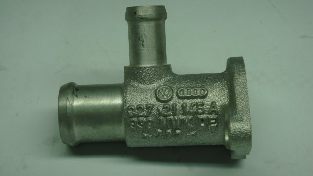 ПАТРУБОК ОХЛАЖДЕНИЯ 027121145A OE VW AUDI