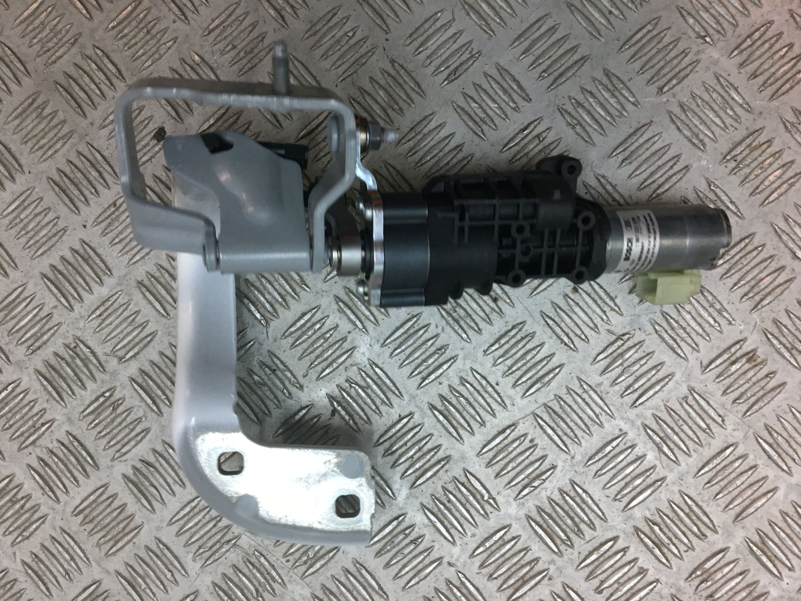 AUDI A4 b9 шарнір приводу задніх дверей 8W9827299A