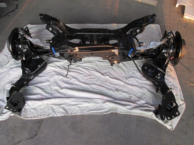 ZAWIESZENIE BELKA PIASTA WAHACZ QASHQAI 2013 ROK