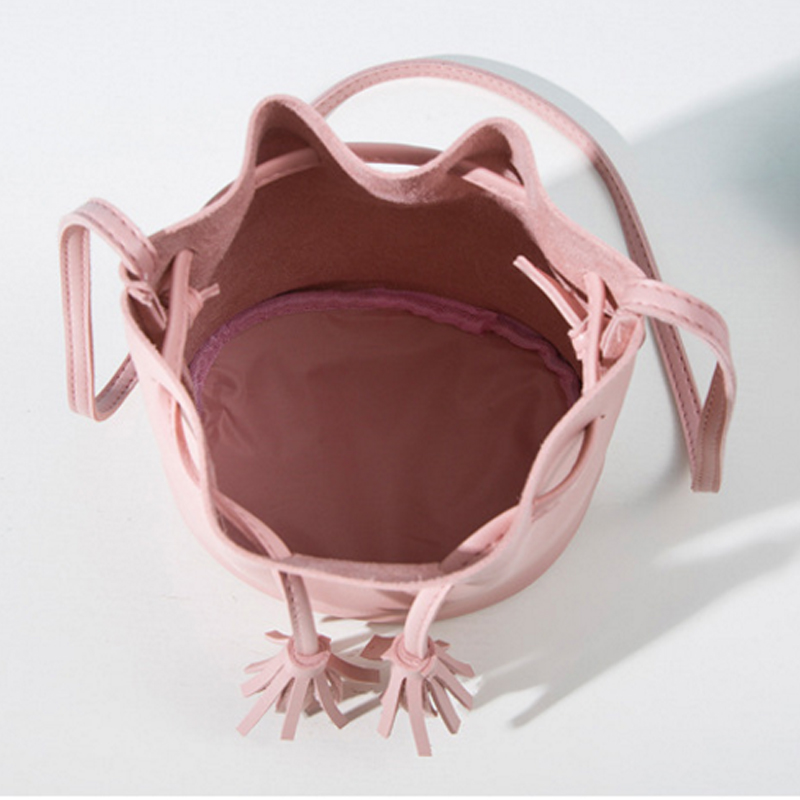 MAŁA GŁADKA TOREBKA WOREK Z FRĘDZLAMI PASTELE Cechy dodatkowe frędzle