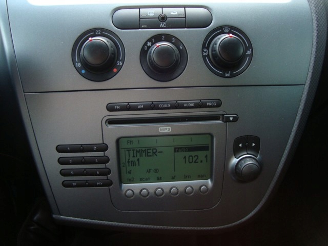 PIONEER MVH-S110UB RADIO USB AUX SEAT LEON 2 Model MVH-S110UB