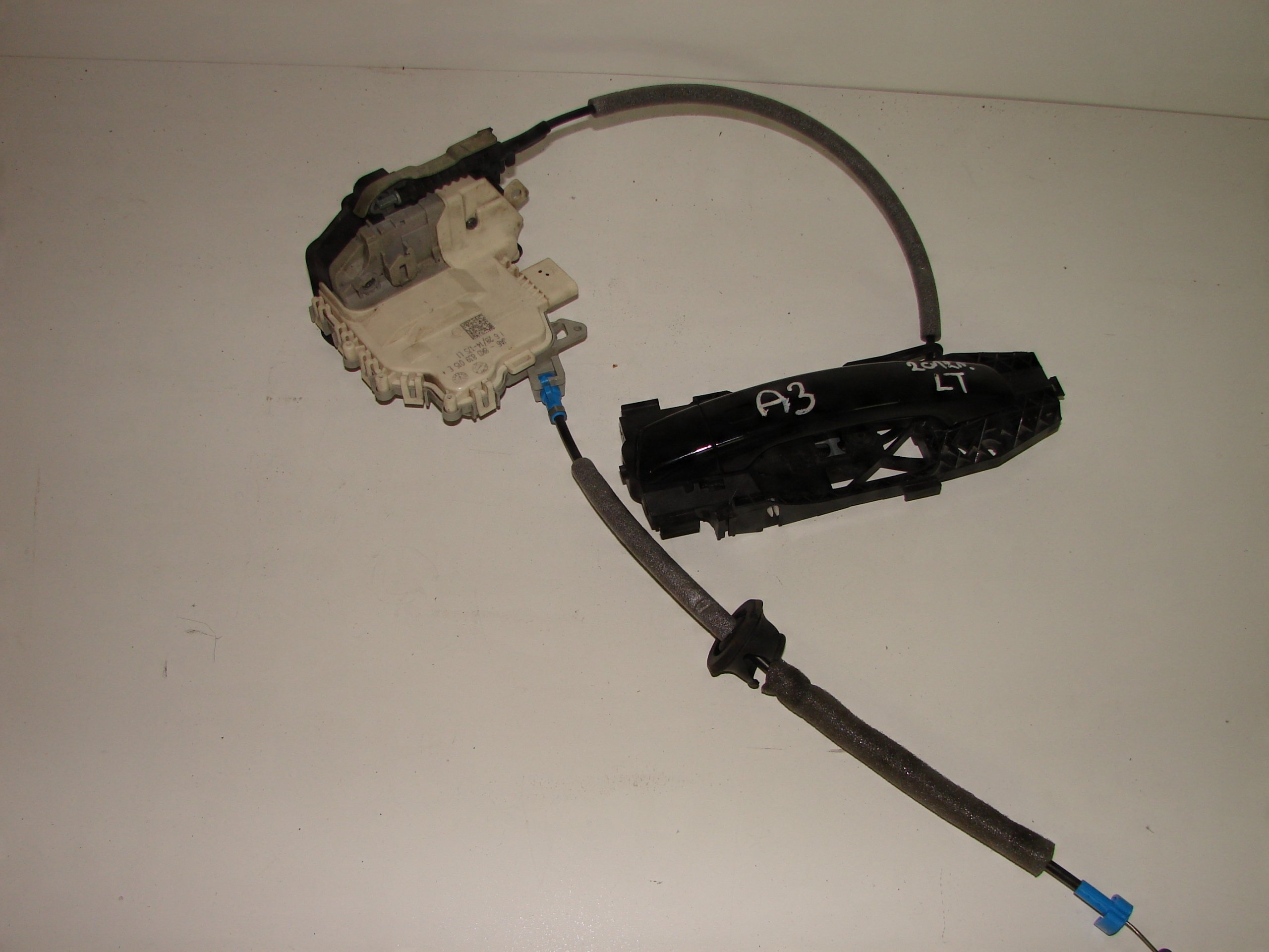 ЗАМОК ДВЕРІ РУЧКА ЛІВИЙ ЗАДНІЙ AUDI A3v0837209