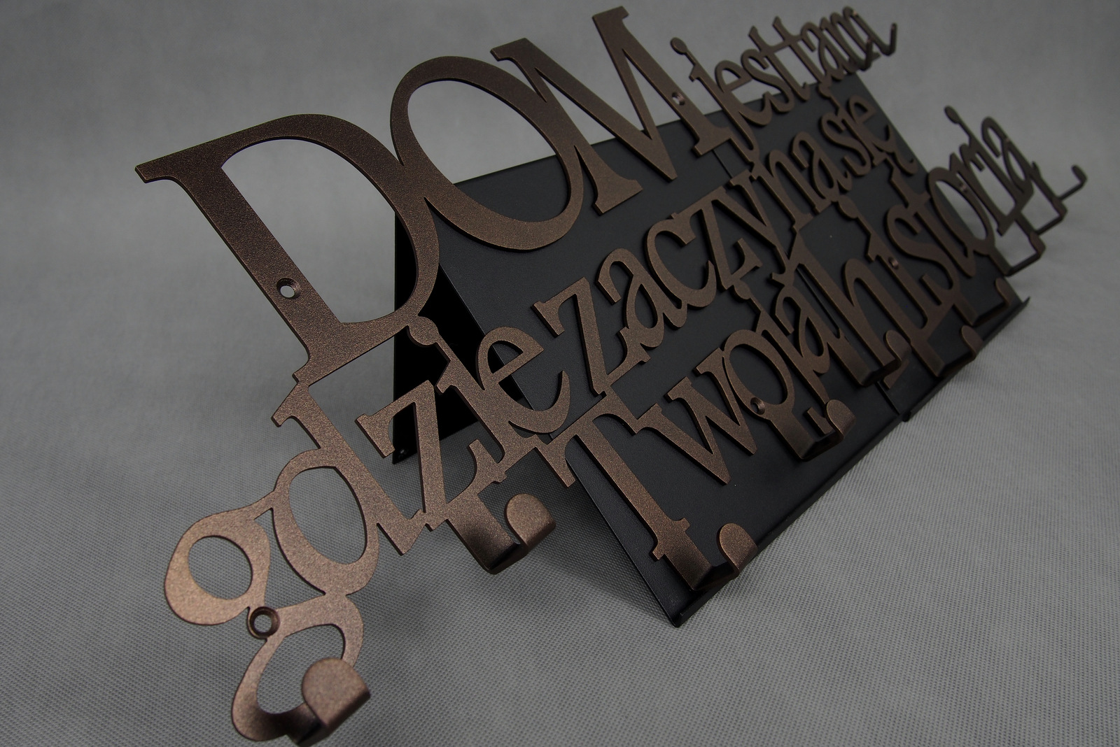 Wieszak ścienny Ubrania + 2Klucze Polska Sentencja Szerokość mebla 72 cm