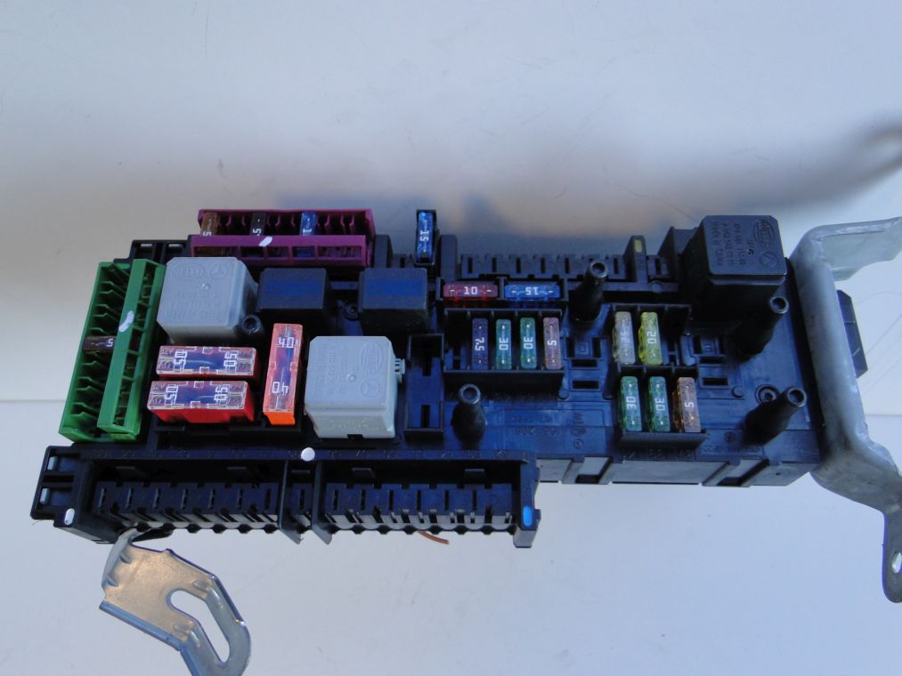 MERCEDES E KLASA W212 212 SKRZYNKA BEZPIECZNIKÓW Producent części Mercedes-Benz OE