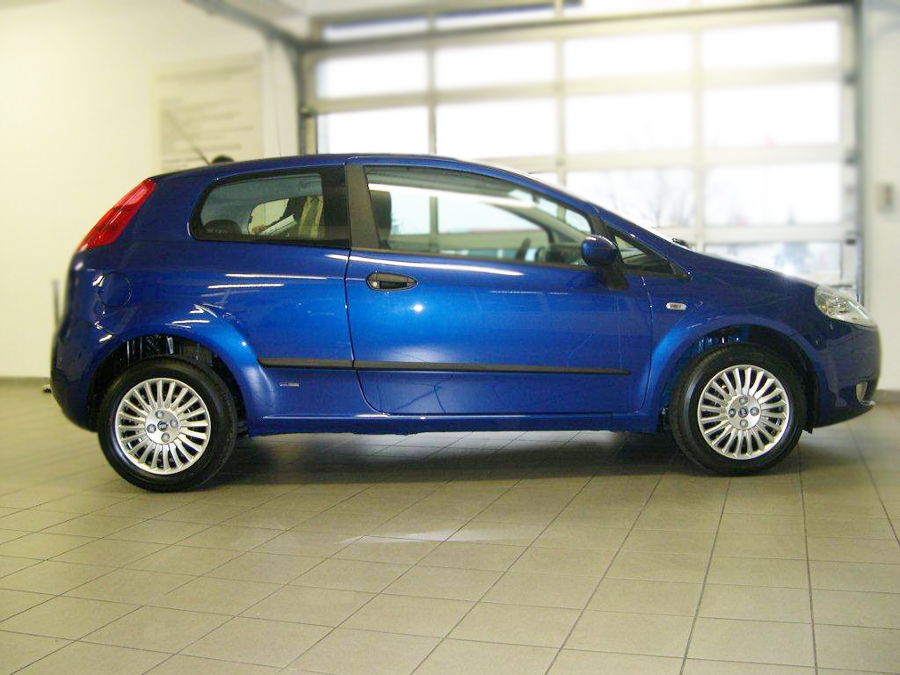 LISTWY DRZWIOWE NA DRZWI FIAT GRANDE PUNTO EVO 3D Kolor czarny