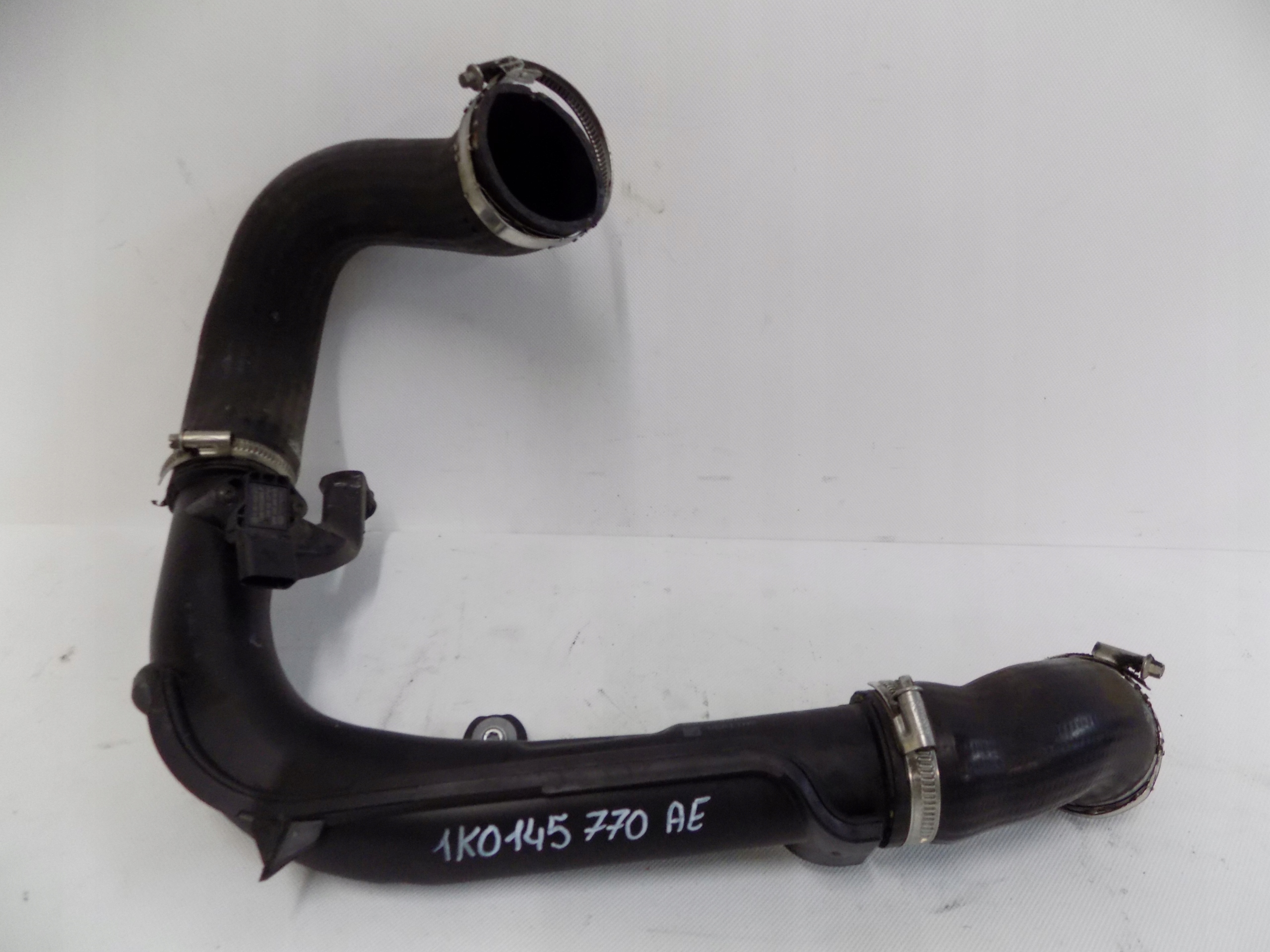 VW SEAT SKODA ТРУБКА ІНТЕРКУЛЕРАk0145770ae