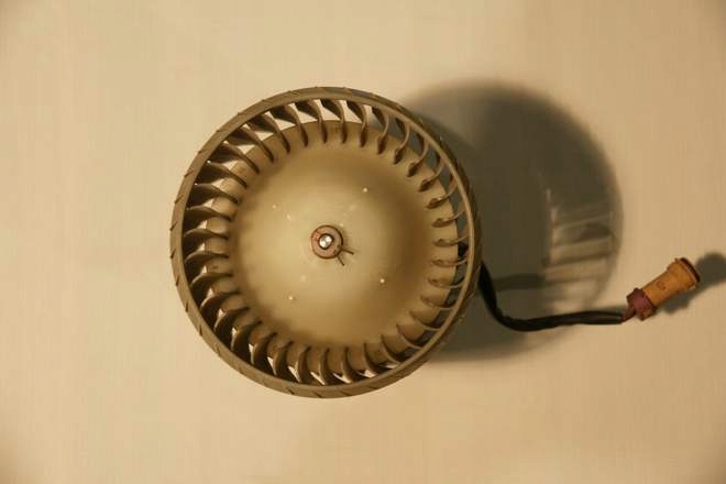 DMUCHAWA WENTYLATOR AUDI A8 D2 4D0959101 ŁÓDŹ Typ samochodu Samochody osobowe