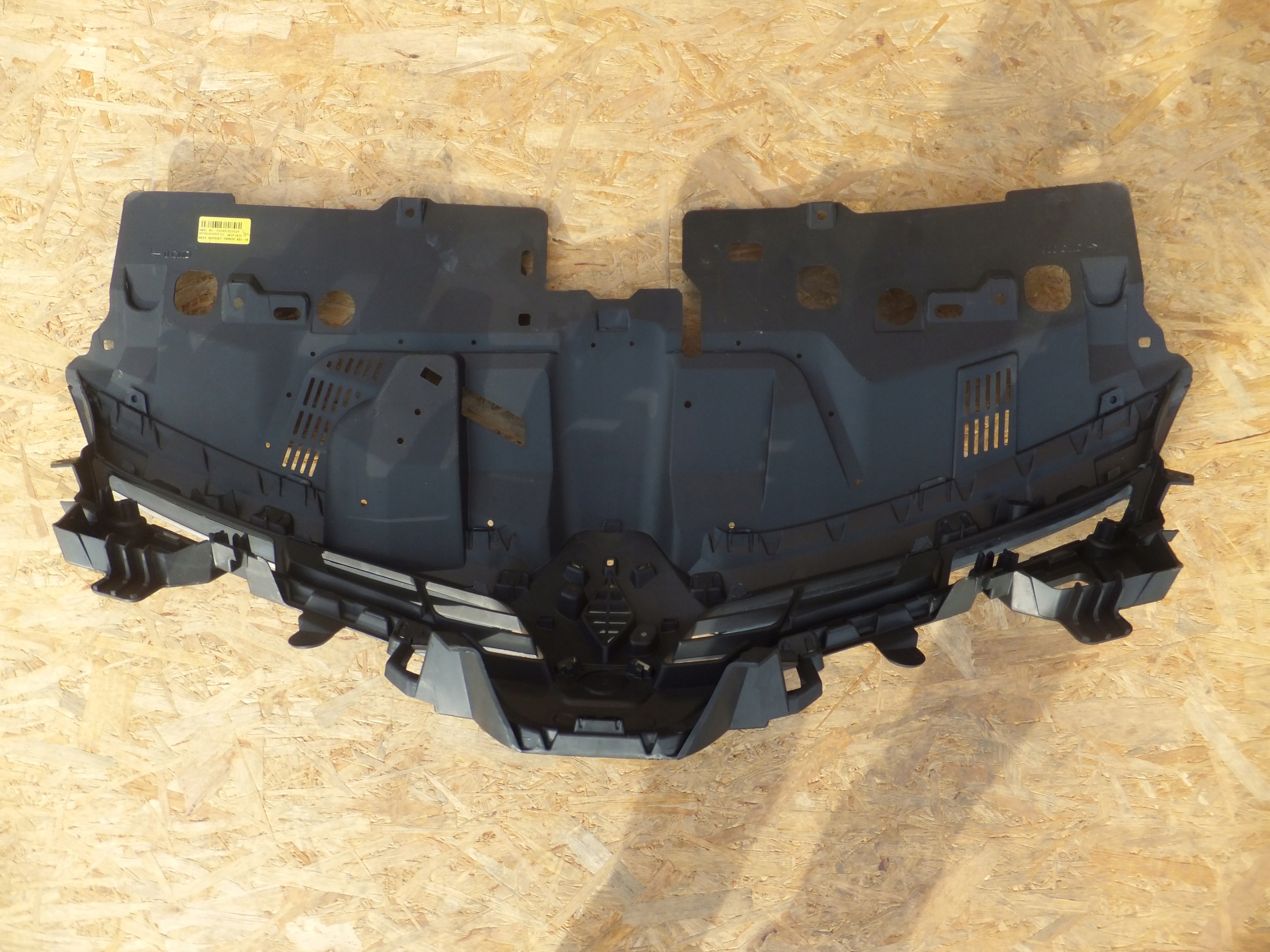 решетка радиатора renault CLIO IV