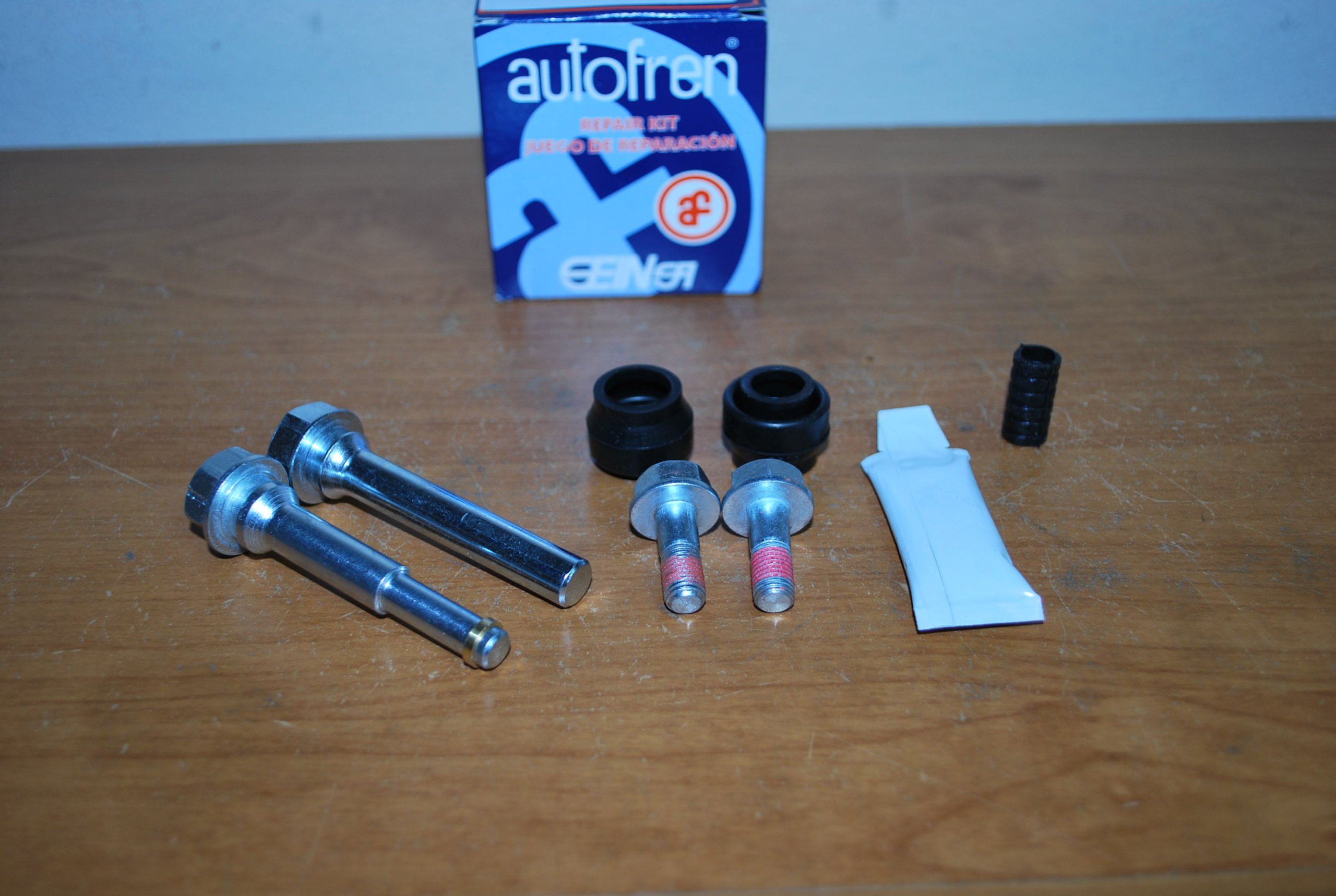 PROWADNICE ZACISKU MAZDA 323 F S 1998-04 PRZÓD Typ samochodu Samochody osobowe