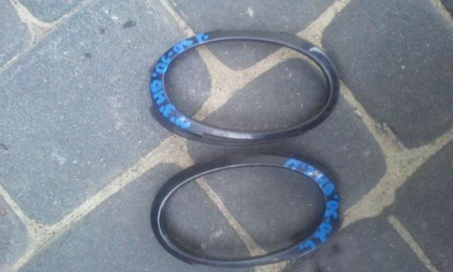 Mazda 3 HB 2006-2008 ramka halogenu prawa