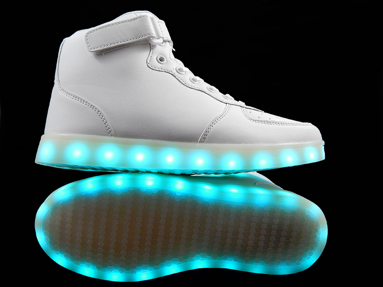 BUTY ŚWIECĄCE LED-SNEAKERS PODŚWIETLANE BIAŁY R-39 Zapięcie sznurowane rzepy