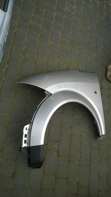 Audi A-2 8Z0821021C lewy błotnik