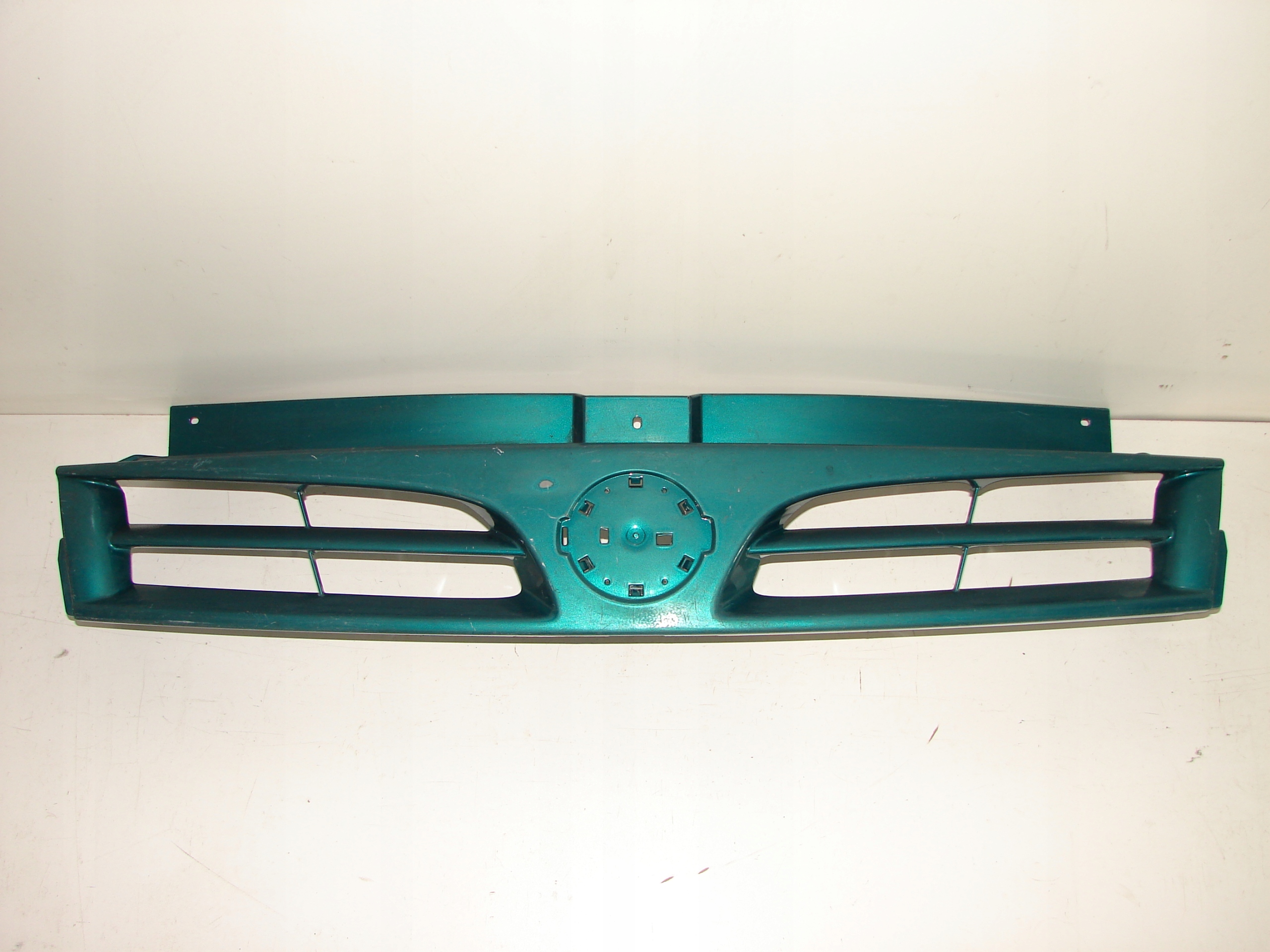 решетка радиатора nissan PRIMASTAR 01-06