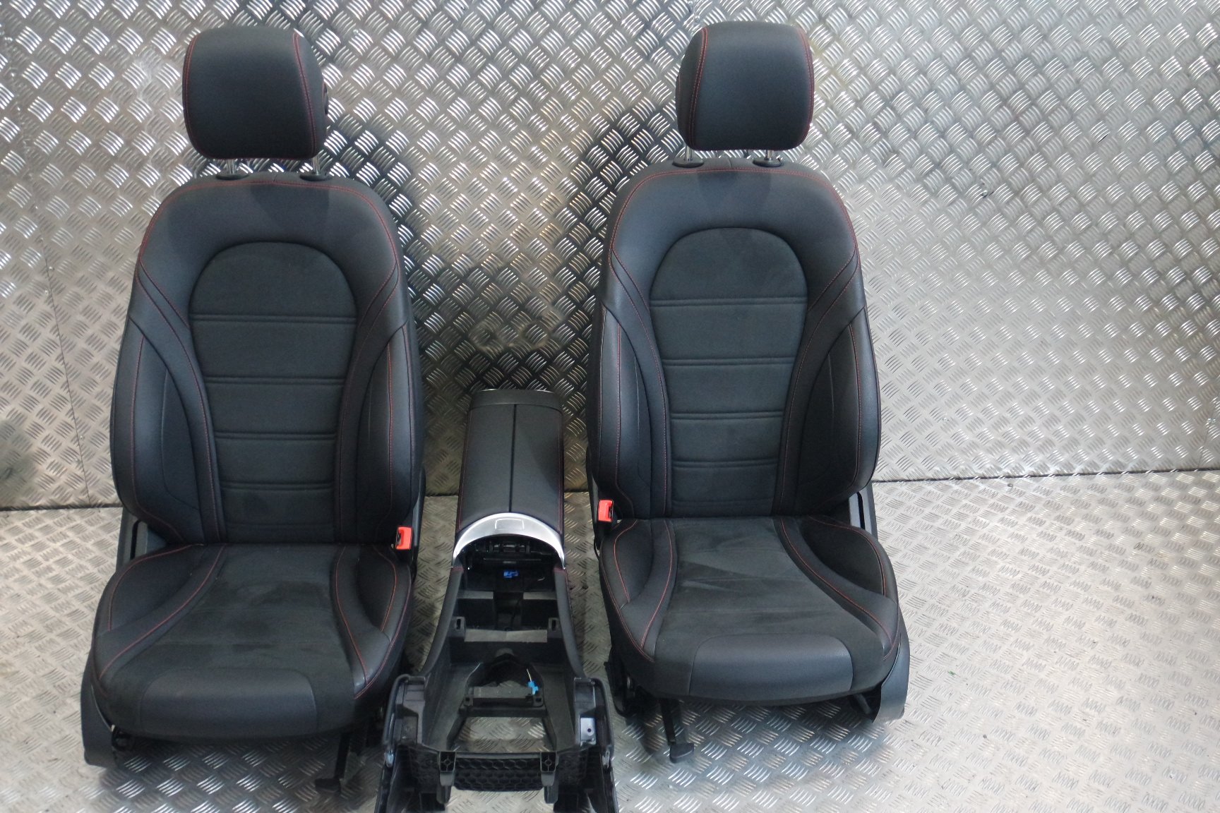 ЧОРНЫЕ АЛЬКАНТАРА СИДЕНЬЯ MERCEDES GLC W253 F81