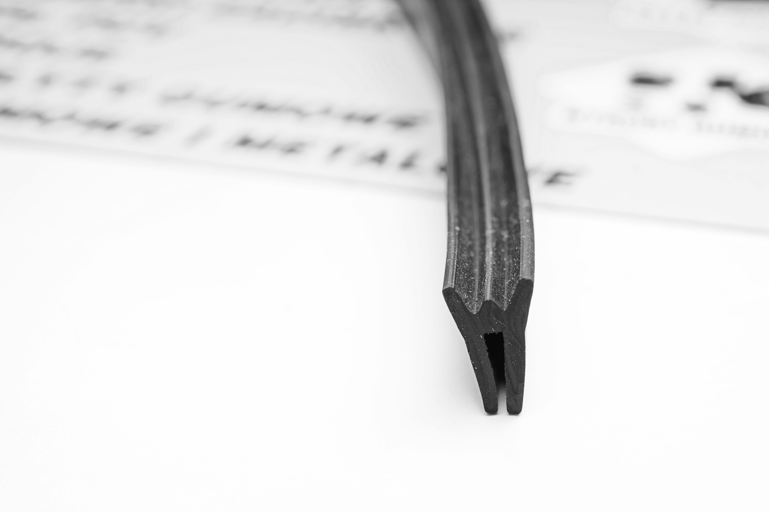 USZCZELKA GUMOWA NA RANT KRAWĘDŹ KRAWĘDZIOWA U Marka inna