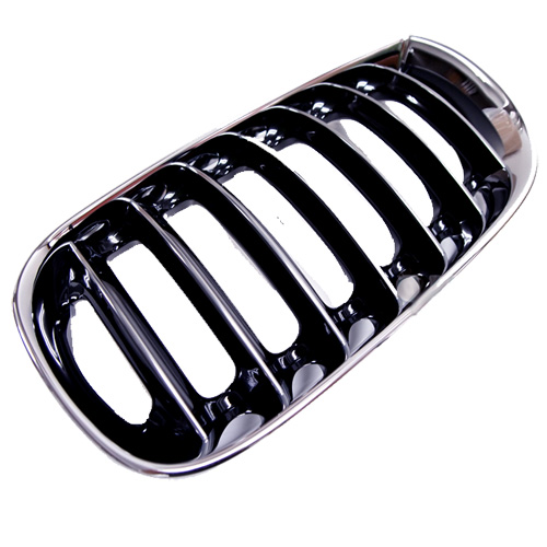 решетка радиатора ноздря) левая BMW X3 E83 03-10