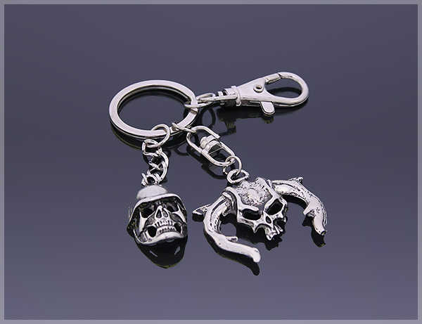 BRELOK DO KLUCZY Z CZASZKAMI Marka inna