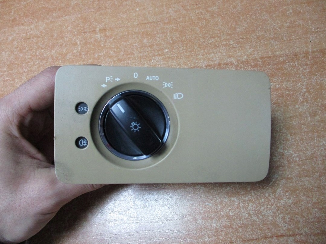 light switch Mercedes R-klasa A2515453204