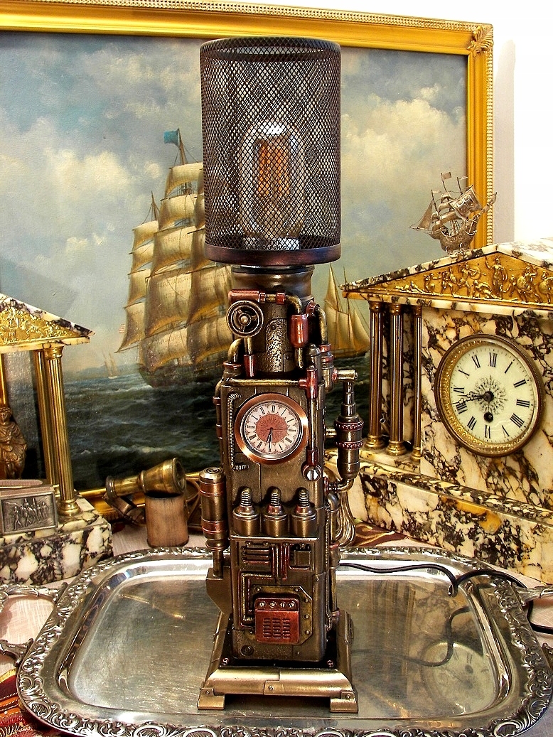 LAMPA Z ZEGARKIEM STEAMPUNK MASZYNA CZASU GRAWER v Wysokość produktu 46 cm