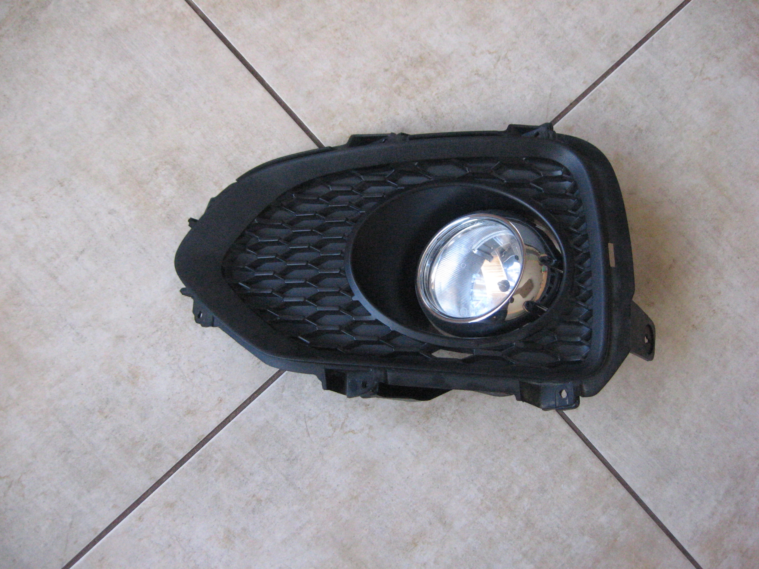 левый ГАЛОГЕН - Накладка противотуманной фары - kia SORENTO II --- 2009