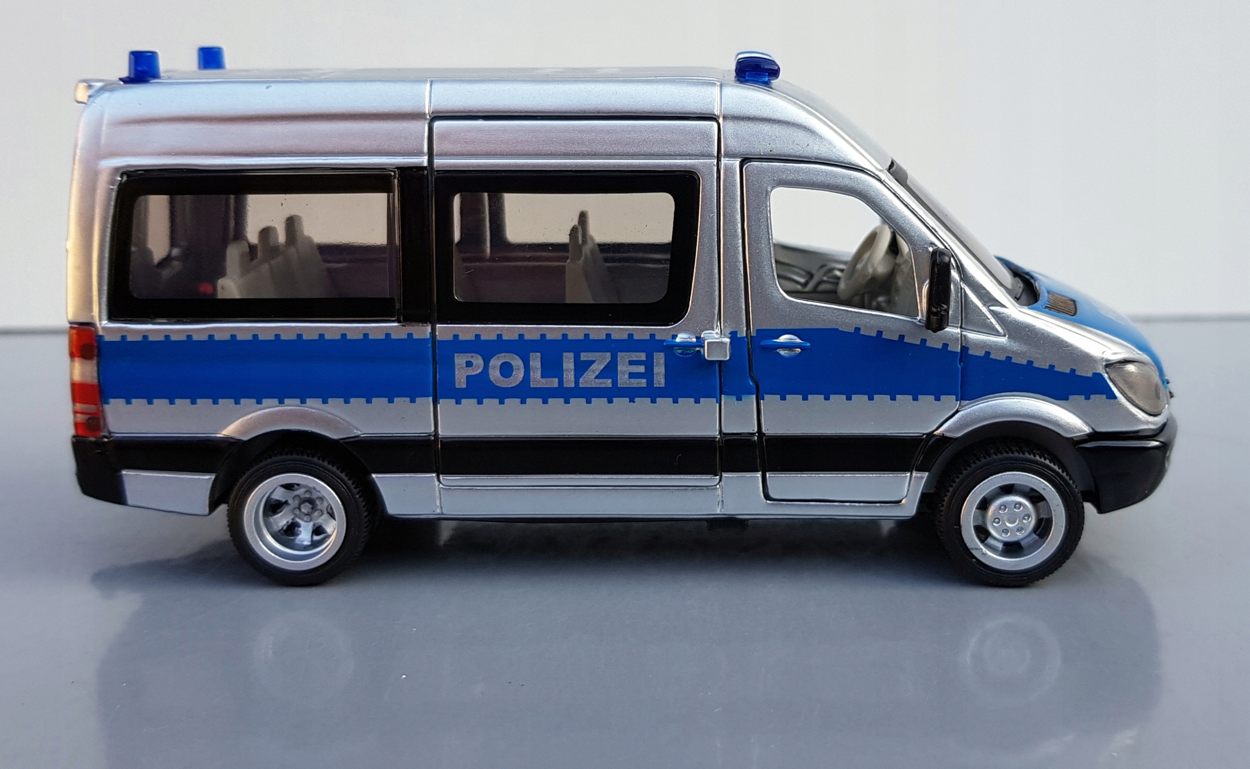 

Siku 2313 Mercedes Sprinter Policja 1:50