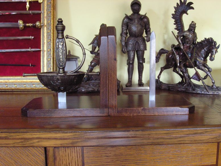 Veľké Podpery Na Knihy S Rapierom AG53/4