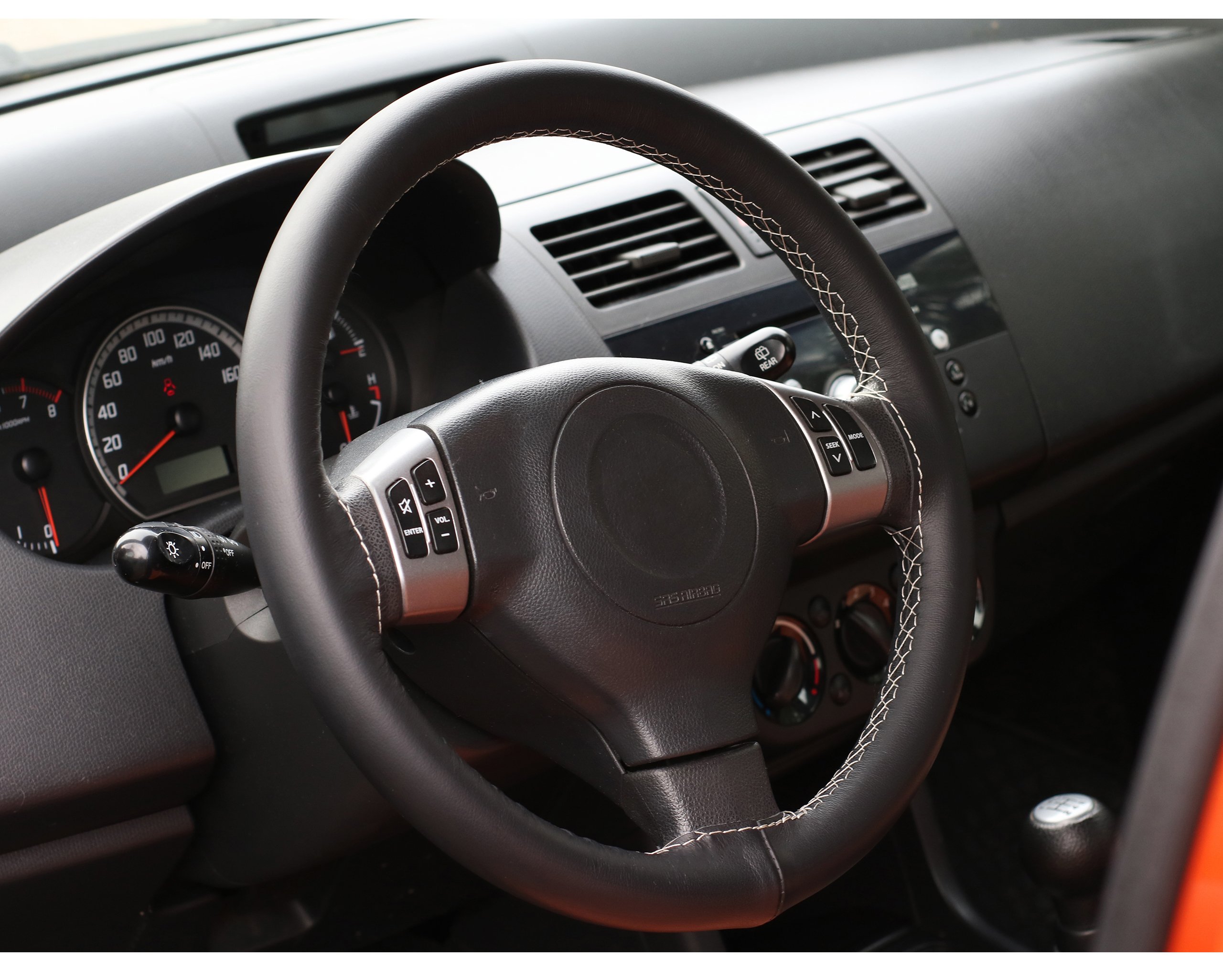 SKÓRZANY POKROWIEC NA KIEROWNICĘ Z JEDNEGO KAWAŁKA Producent Pok-ter