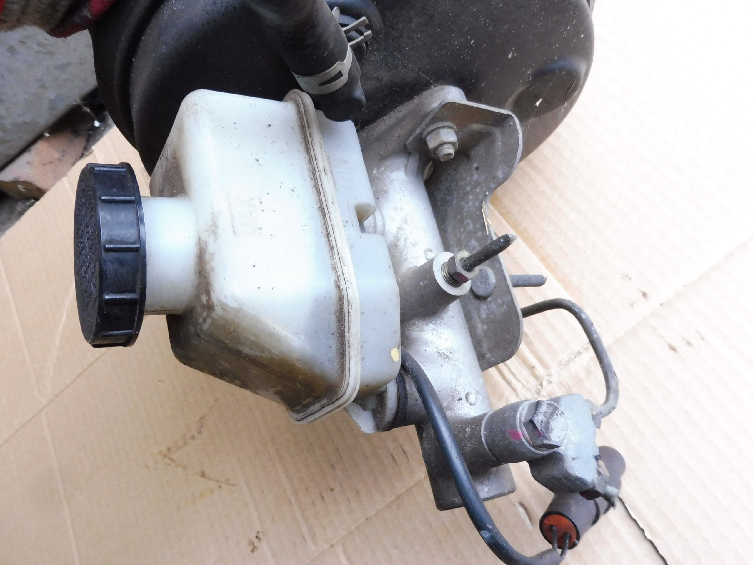 GALLOPER головний гальмівний циліндр 2,5 TDI 98-03r