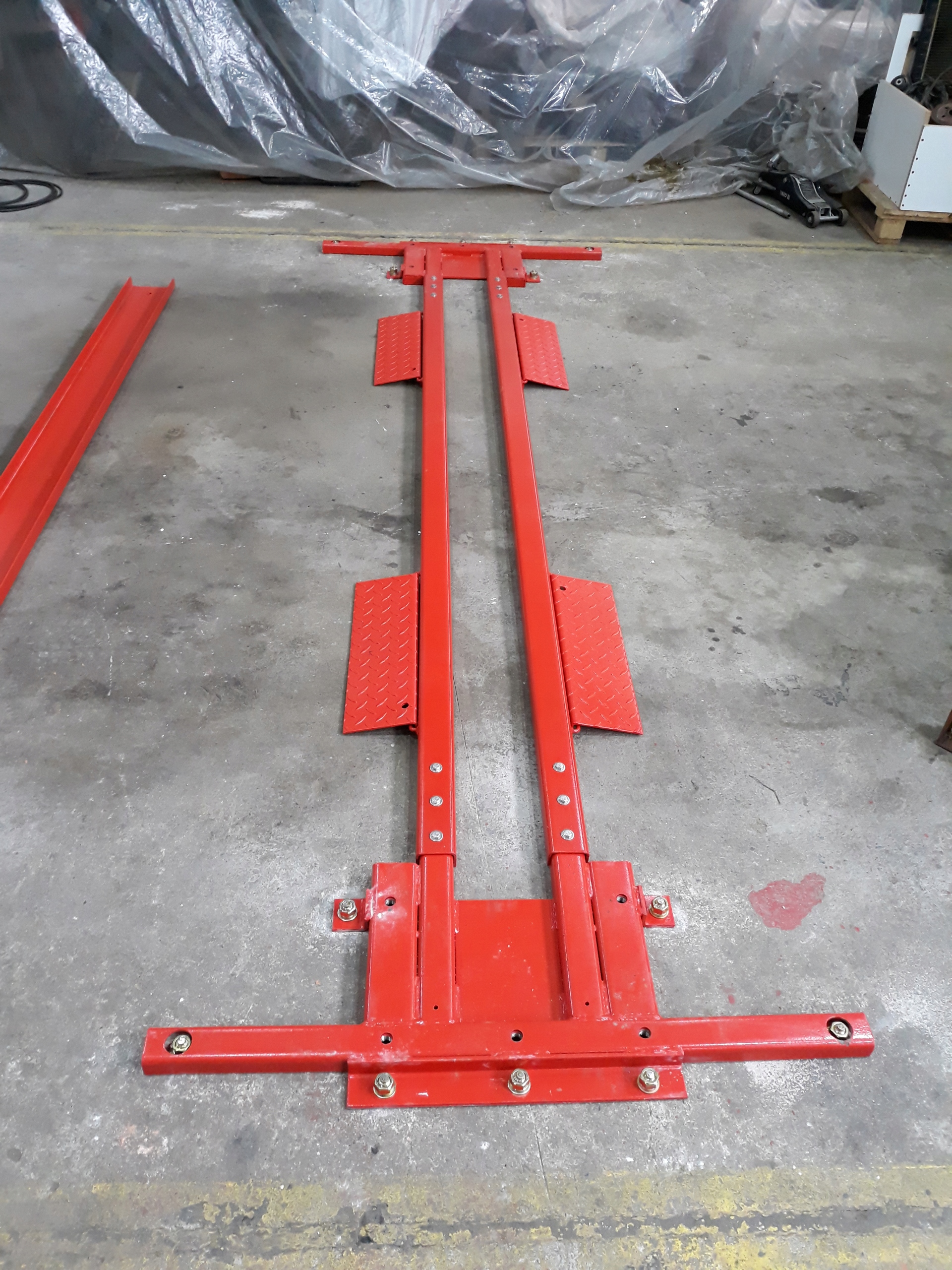 Podnosnik samochodowy dwukolumnowy 4T NA RAMIE Producent code TM GROUP01