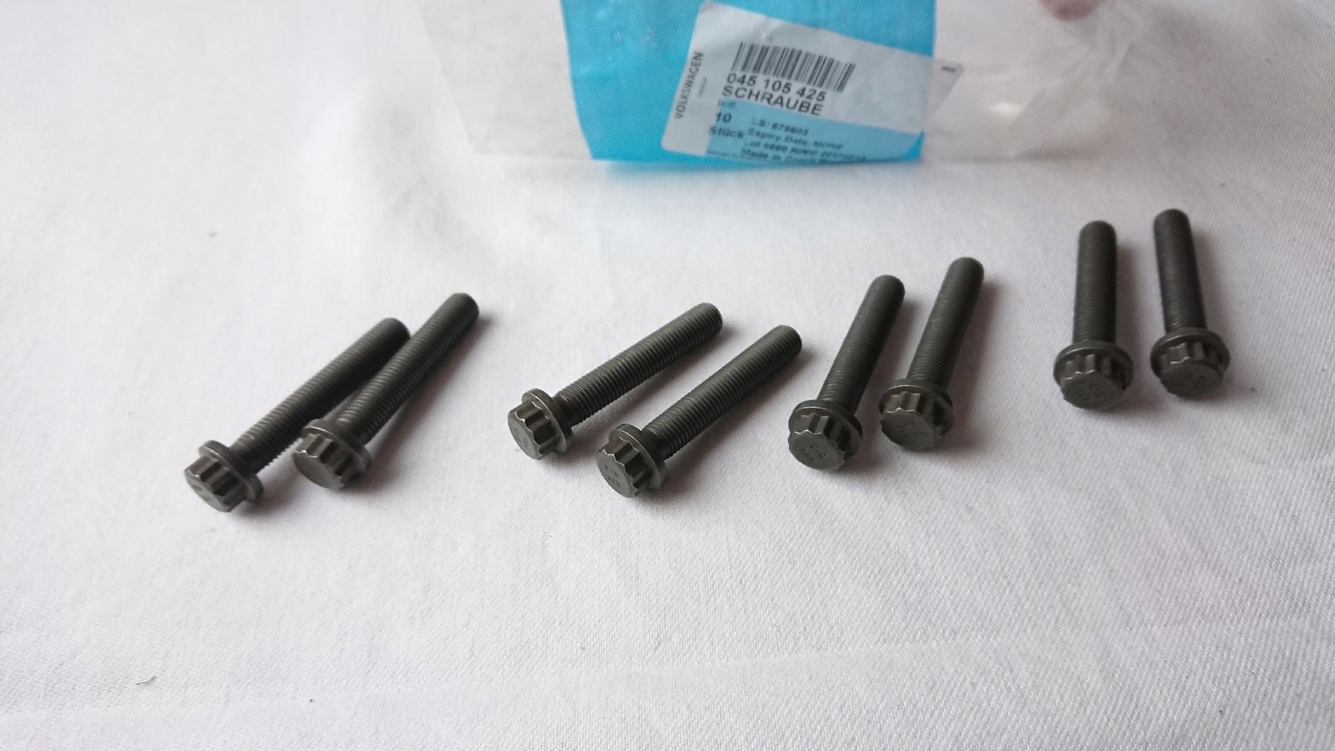 ŚRUBY KORBOWODU VAG OE 045105425 AUDI VW SKODA