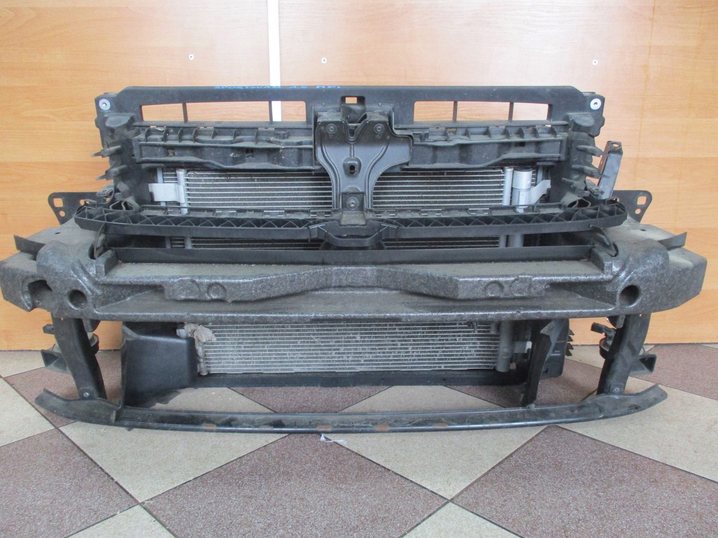 Chłodnice pas przedni VW SPORTSVAN 1.6MPI