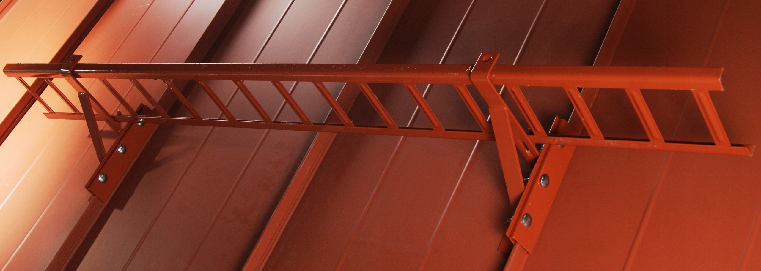 Płotek 1,5m 4uch lakierowany na rąbek stojący Materiał stal ocynkowana