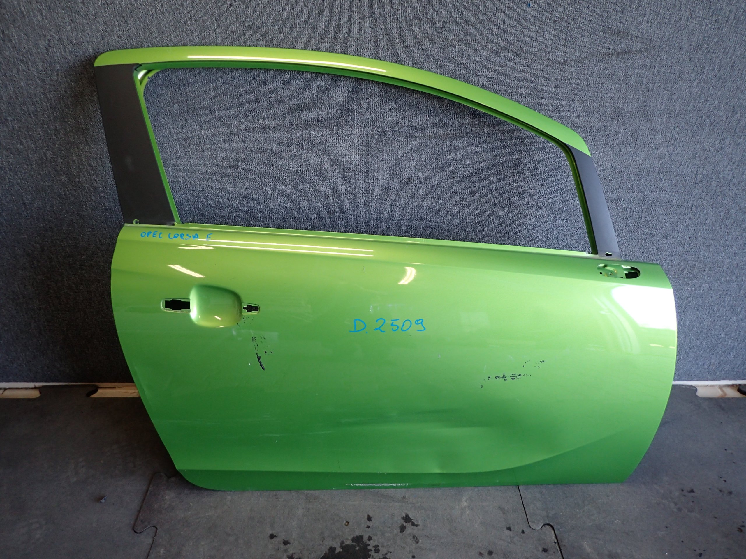 dveře předek pravé OPEL CORSA E 3D