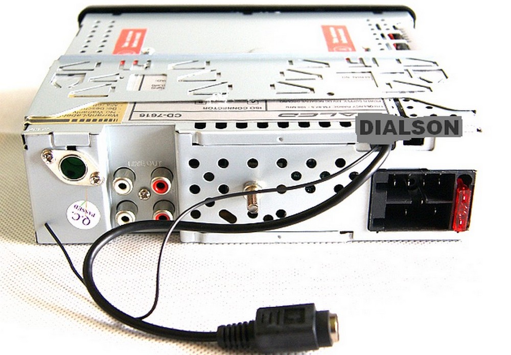 RADIO SAMOCHODOWE CD USB SD BLUETOOTH MP3 60W USB Pilot w zestawie tak