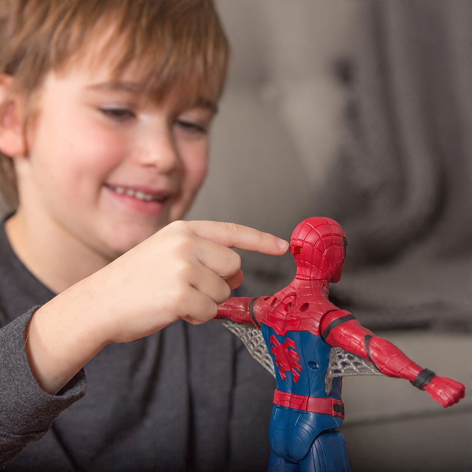 DUŻA FIGURKA SPIDERMAN HOMECOMING DŹWIĘKI B9693 Certyfikaty, opinie, atesty CE