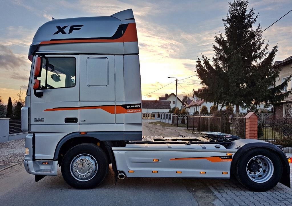 Наклейка даф 105. DAF 95/105. DAF XF 105 Special Edition. Даф 95 105. Наклейки на кабину Даф 105 XF.