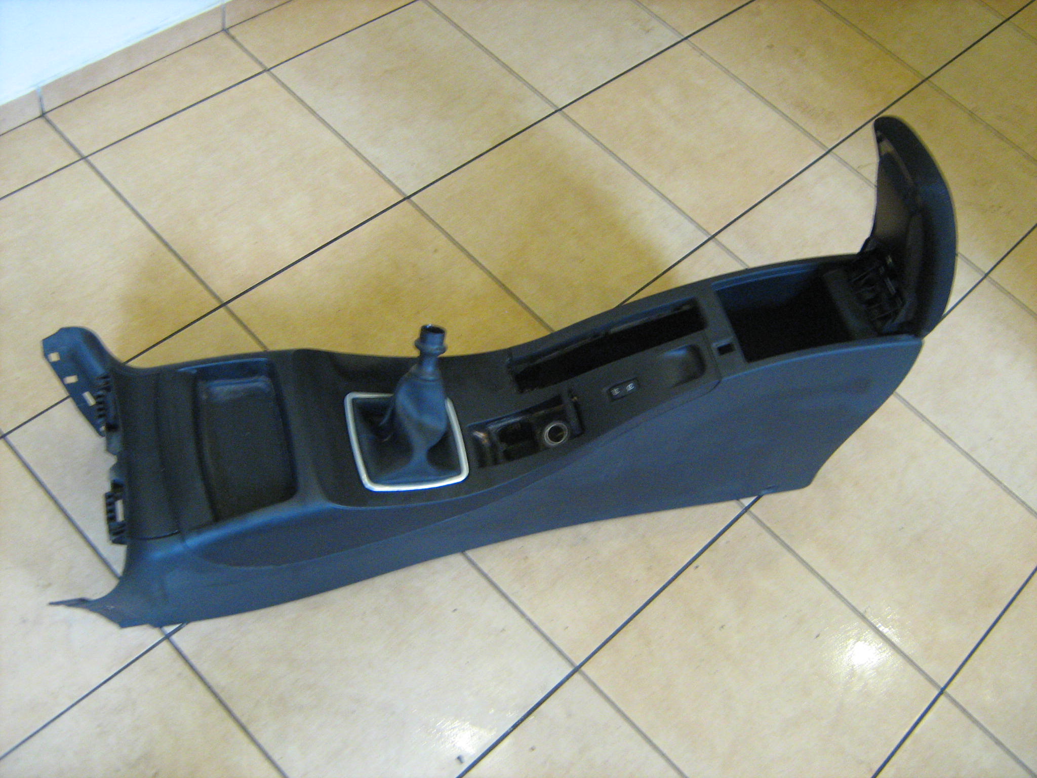 Tunel środkowy Renault Laguna III 08r. Typ samochodu Samochody osobowe