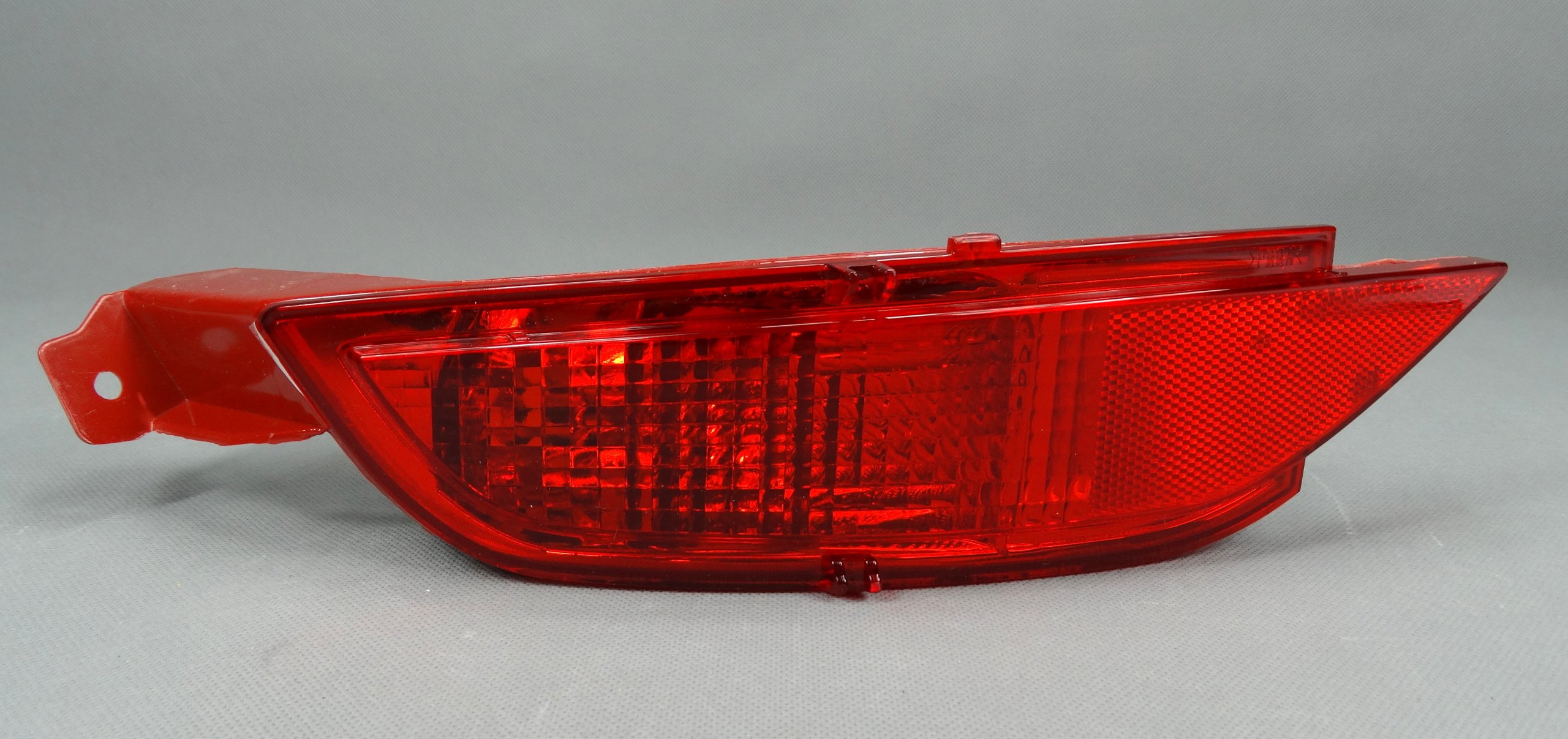 LAMPA PRZECIWMGIELNA ZDERZAK TYŁ FIESTA GRAND CMAX Producent części BSG