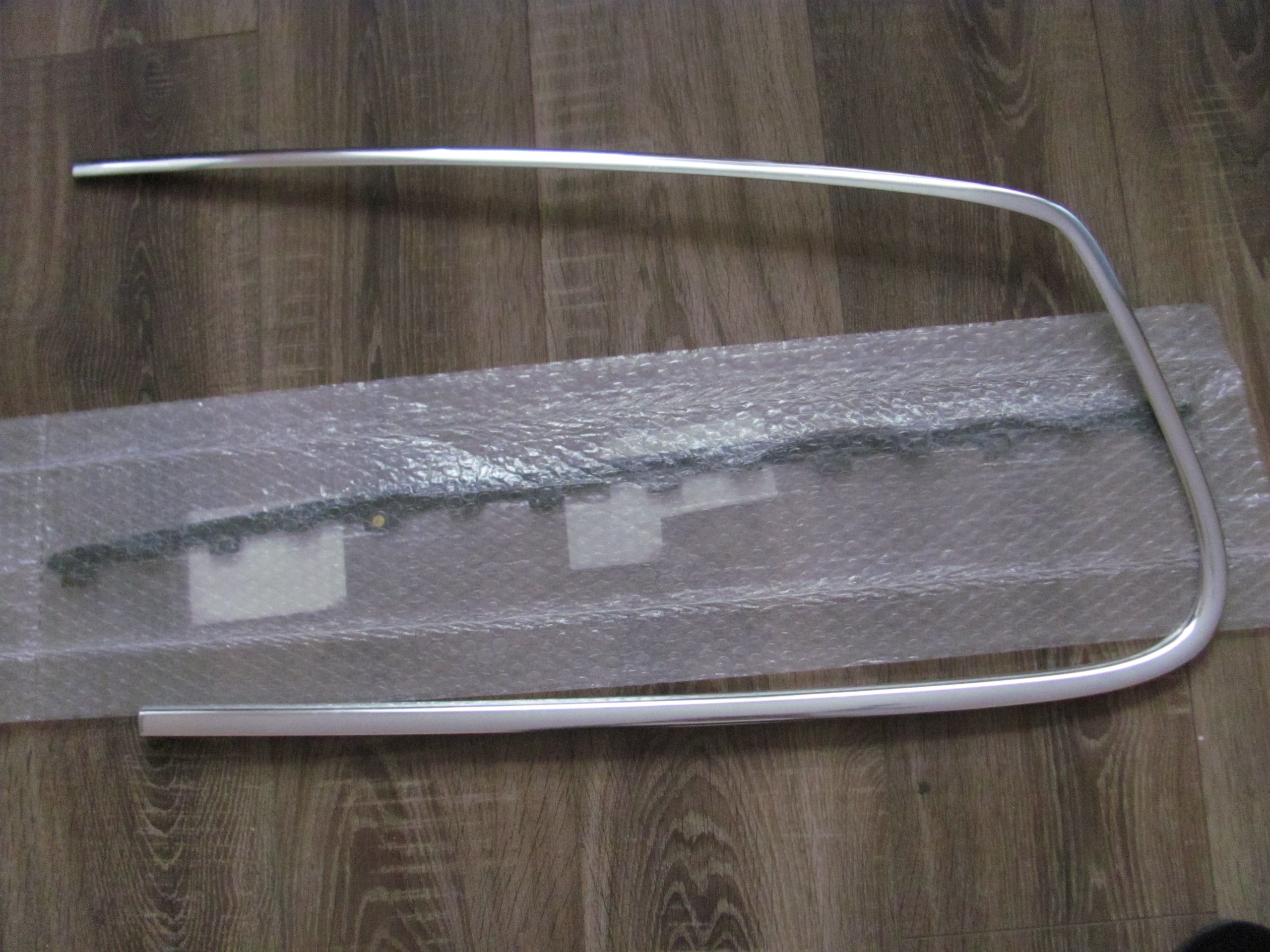 VW PASSAT B7 декоративная планка стекла левая 3AF853345