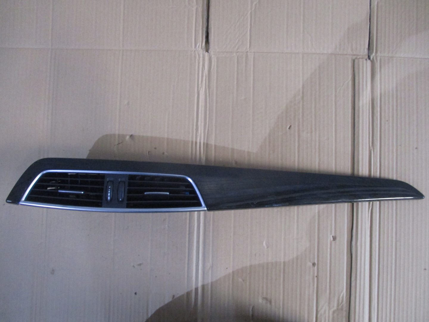 ПОВІТРОЗАБІРНИК КОНСОЛІ MERCEDES C CLASS 204