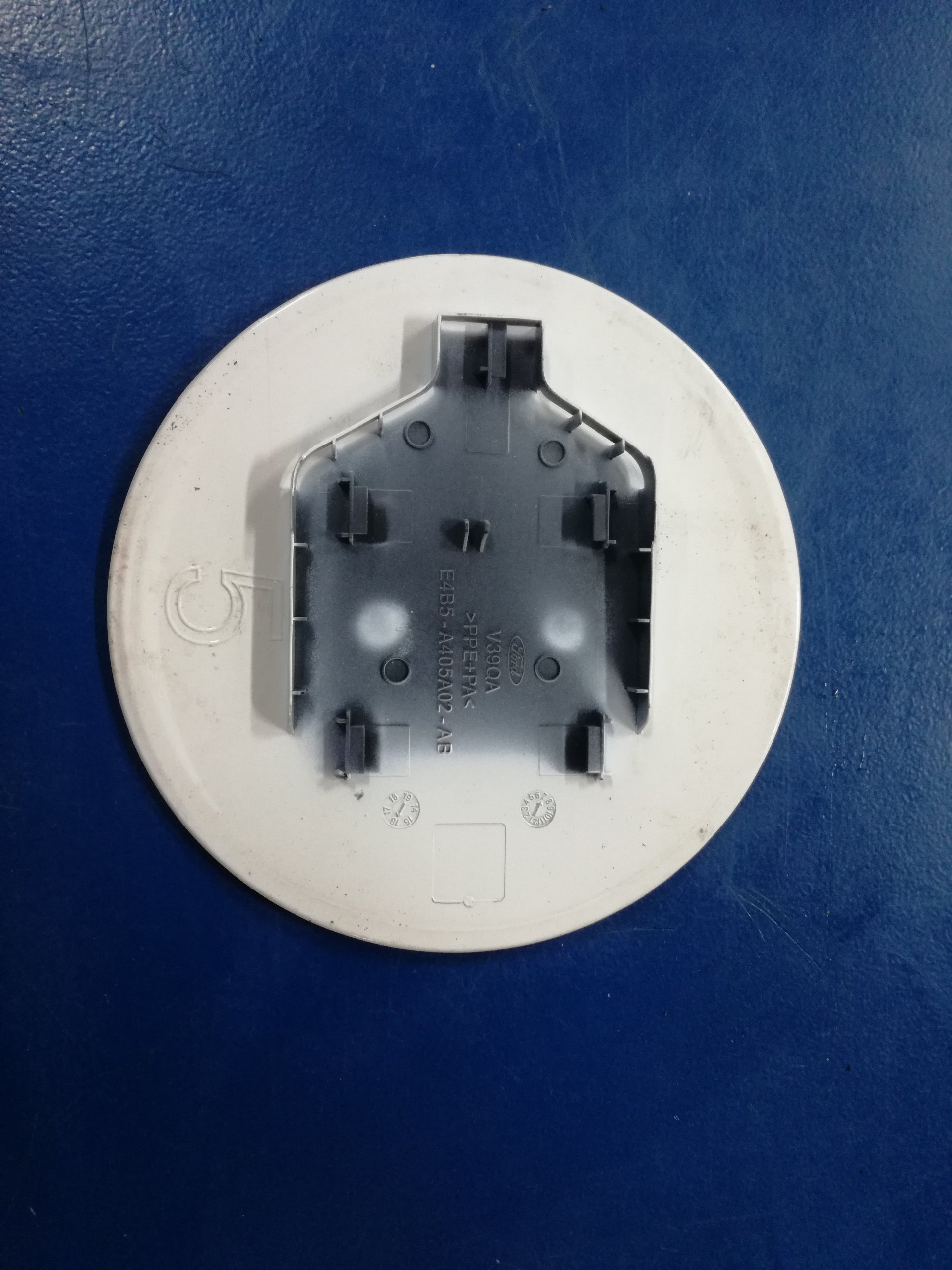 FORD KA PLUS KLAPKA WLEWU PALIWA Color other