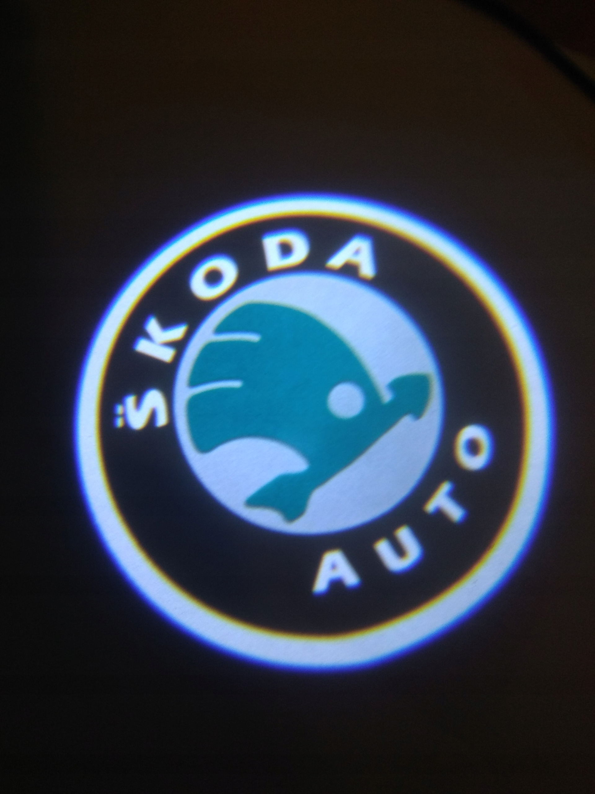 SKODA LOGO LED Projektory UNIWERSALNE stary wz Waga produktu z opakowaniem jednostkowym 0.4 kg