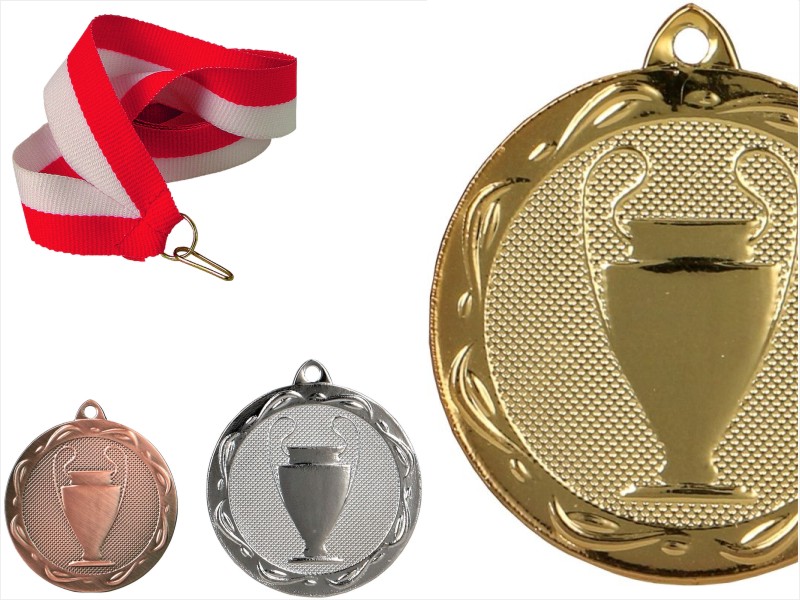 

tłoczony Medal z Pucharem 32mm wklejka Szarfa