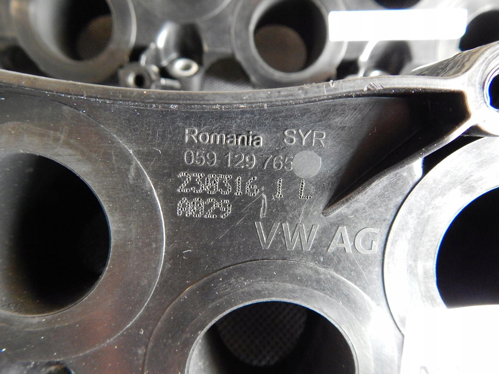 Audi OE 059129765 коллектор Впускный